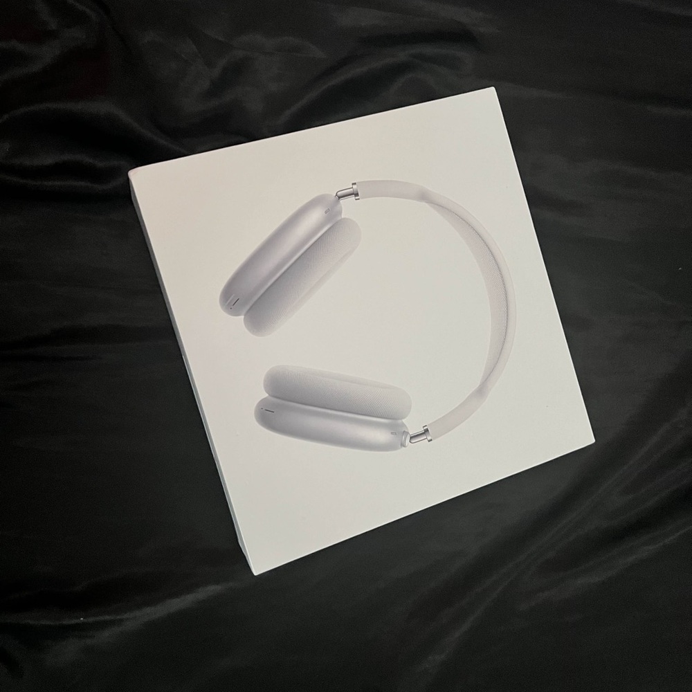 Apple AirPods Max Over-Ear Headphones - Silver/White